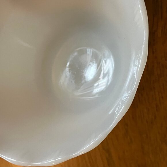 Vintage Corex Ivory Footed Dessert Bowls ** Flaws** Set of 4 - Picture 5 of 7